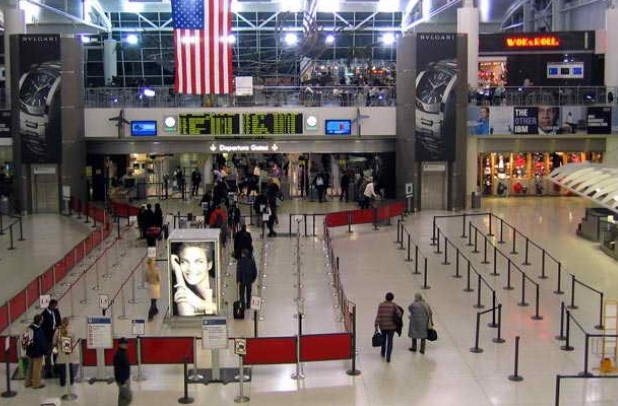САЩ въвеждат за пристигащите със самолет задължително изискване за отрицателен